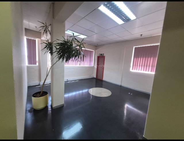 400M² OFFICE TO LET IN STEELEDALE